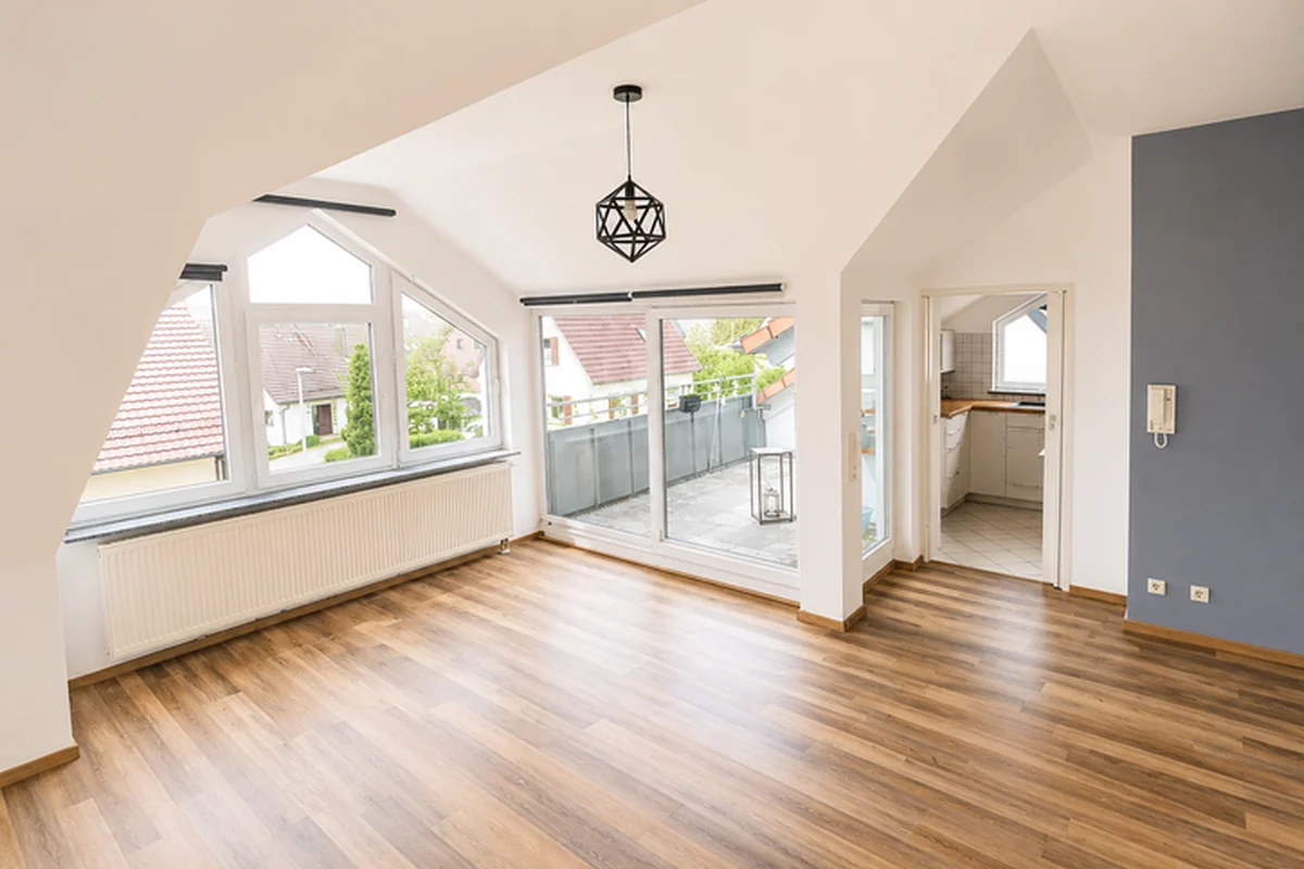 Verkaufte 3-Zimmer-Wohnung in München-Haidhausen, heller Wohnbereich mit Südbalkon, Referenz Kopp Real Estate