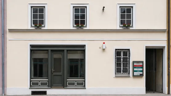 Gewerbeimmobilie kaufen in München: Ladenfront im Altbau