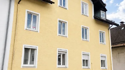 Gelbes Altbau-Mehrfamilienhaus, Verkauf in Unterhaching über Kopp Real Estate