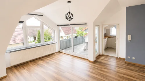 Helle Dachgeschosswohnung mit Parkett, Wohnung vermieten in München mit Kopp Real Estate
