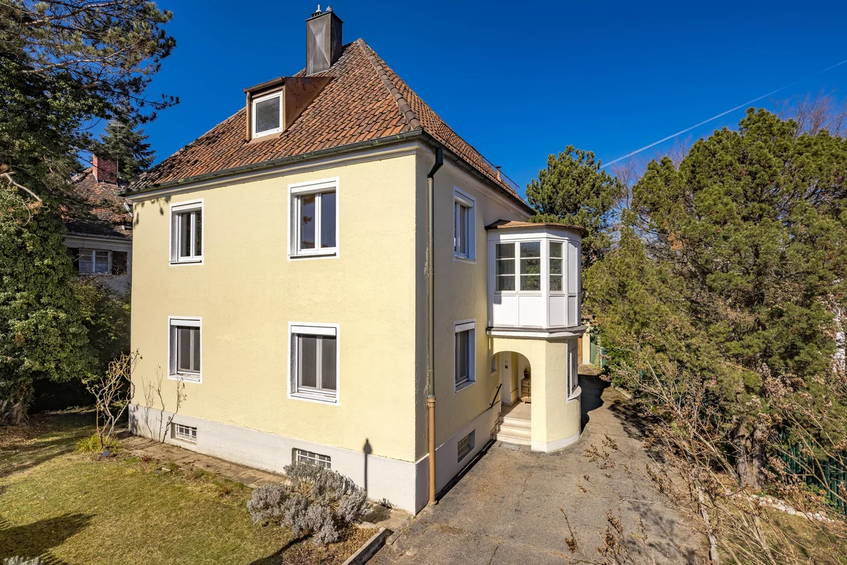 Verkauftes Wohnhaus mit drei Einheiten in München-Ramersdorf, gelbe Villa von 1925, Referenz Kopp Real Estate